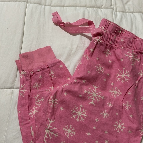 Old Navy pink snowflake flannel pajama pants - Picture 2 of 3